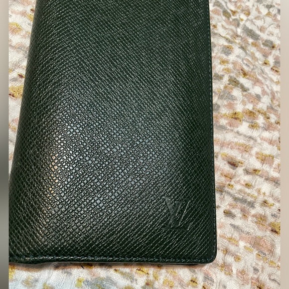 Louis Vuitton Long Wallet/ Taiga Porte Valeurs Organizer Wallet in Taiga leather - Picture 2 of 8
